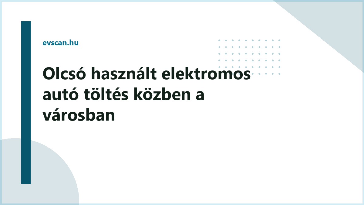 Olcsó használt elektromos autó töltés közben a városban